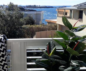 Shutters Kiama-Sea Views-Waterfront Quiet near Little Blowhole- Perfect for Two